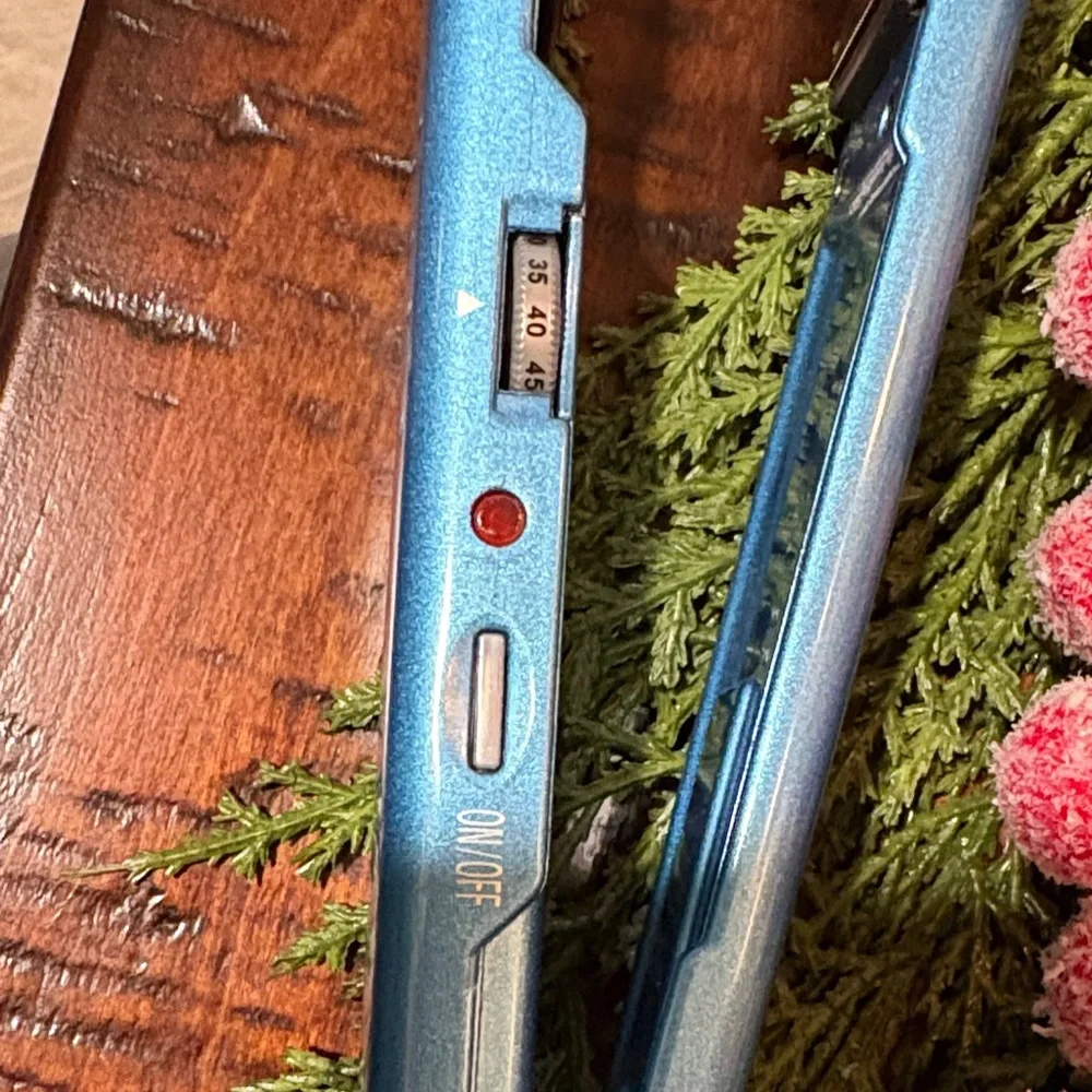 BaByliss PRO 1” Nano Titanium Blue Hair Straightener - Picture 2 of 6